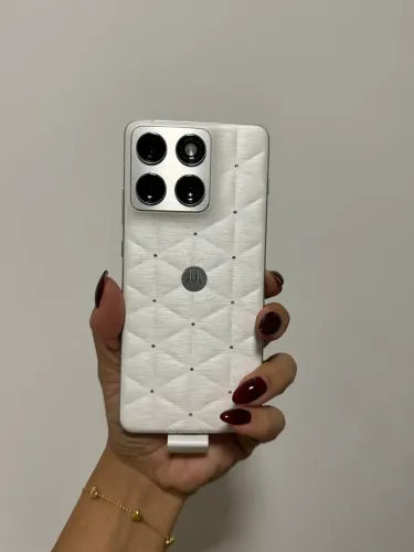 Motorola Edge 70 Collections by Swaroviski
