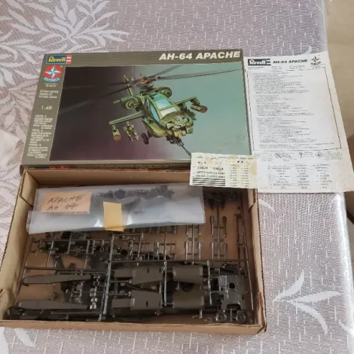 KIT de plastimodelismo REVELL helicóptero AH-64 Apache na escala 1:48