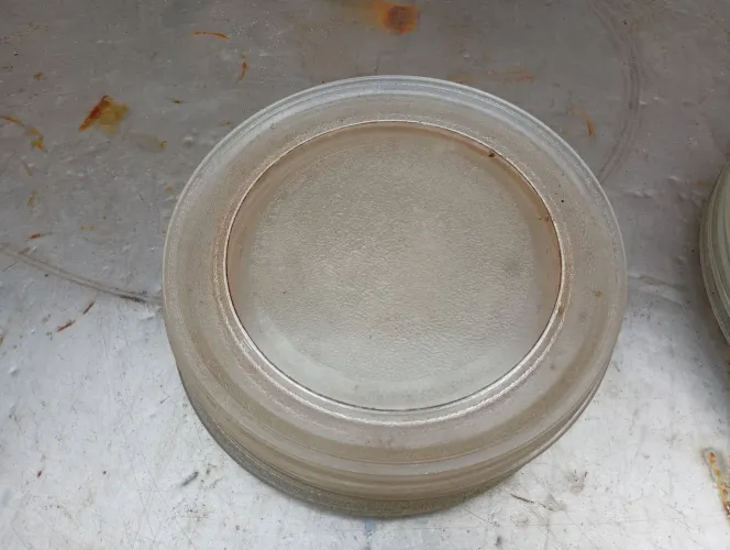 Lote com 22  pratos para microondas