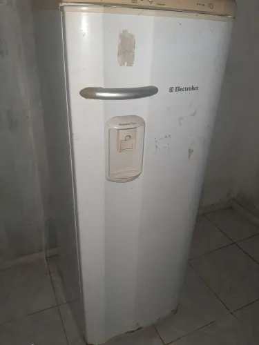 Geladeira Electrolux média