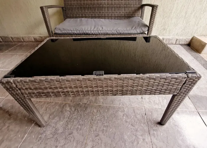 Vendo Conjunto de Sofá 2 Lugares + Mesa de Centro em Fibra Sintética
