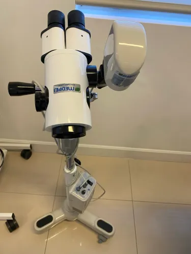 Colposcopio Binocular modelo 7000V Marca Medpej