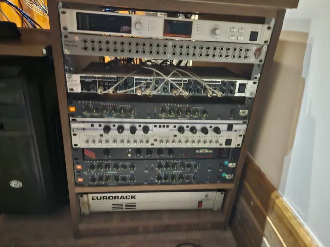Compressor de audio JBL M712 