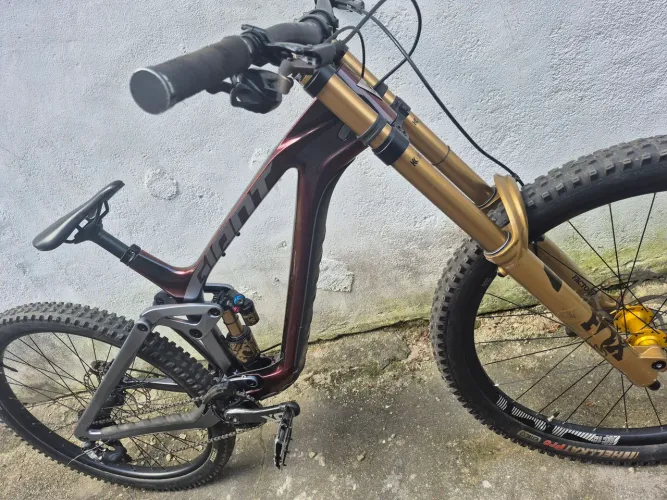 Bike Giant Glory aro 29, ano 2026 em carbono