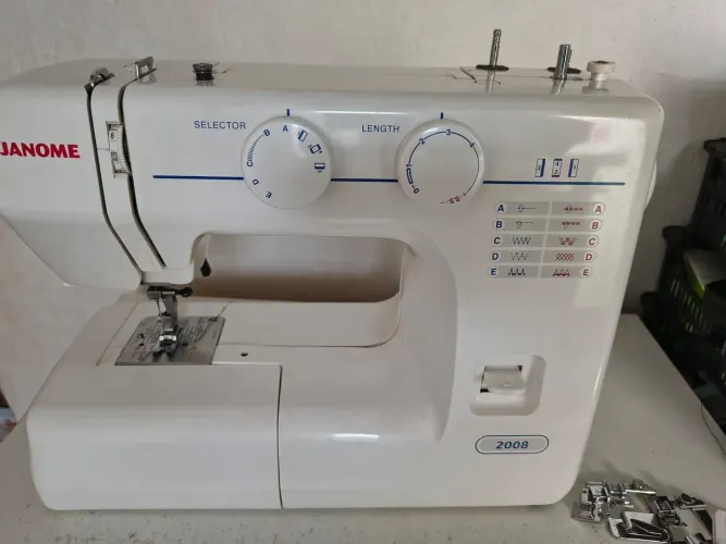 Máquina de costura janome 2008