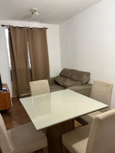 Mesa com 4 cadeiras