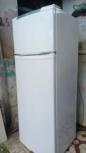 Geladeira duplex consol gelo seco vem.