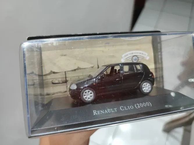 Renault Clio (2000) 1:43 (Lacrado)