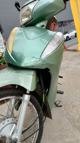 Biz muito boa. pedalo não e partida
