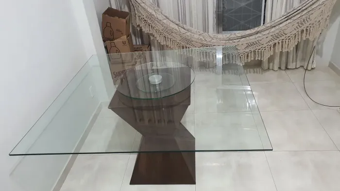 Mesa de Jantar com tampo de vidro, 1,40 x 1,40 comprada no Casa Shopping