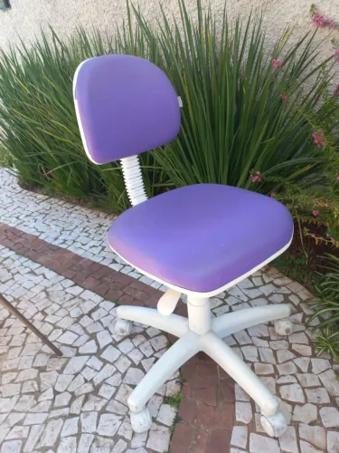 Vendo cadeira de escritório usada roxa da tok stock
