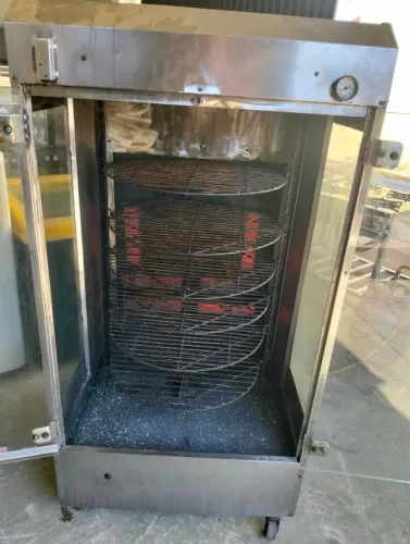 Assadeira de frango multiuso 120 kilos marca Pro gás funcionando perfeitamente