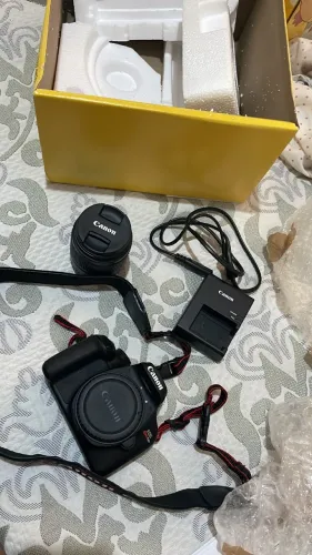 Câmera Cânon EOS Rebel T100 com lente 18-55mm