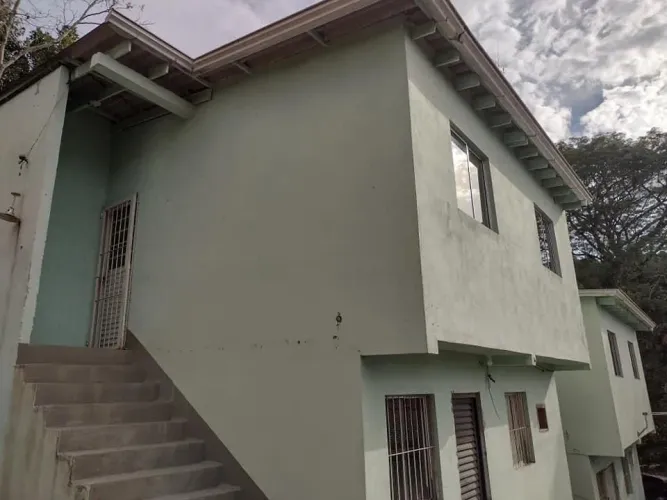 Casa 02 dormitórios disponível para locação.