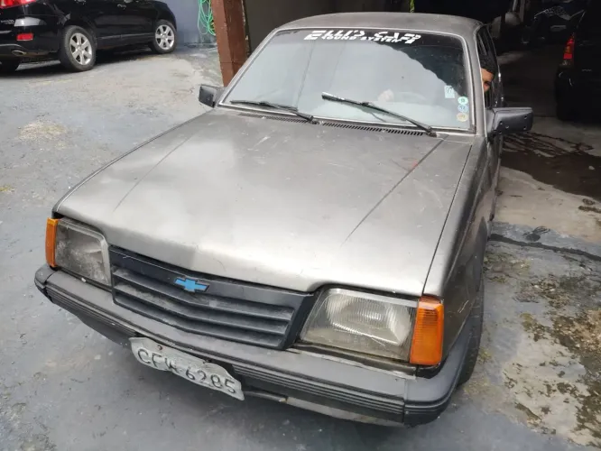 Chevrolet Monza GL 1.8 Efi/ SL/ L/ 650/barc. 2e4p (álcool) 1983