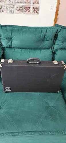 CAIXA CASE PARA PEDAIS 60x33x10 cm - EXCELENTE ESTADO