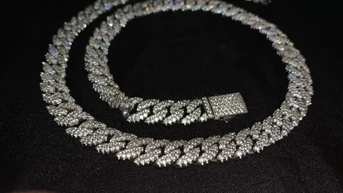 Corrente Cravejada Diamantes Simulados Gringa