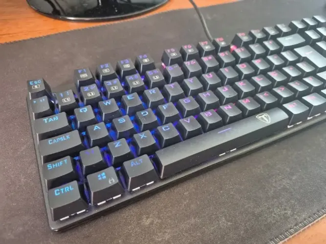 Teclado Mecânico T-Dagger Bora RGB Switch Blue Hotswap