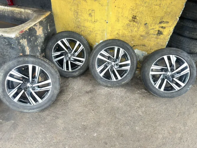 Vendo jogo de rodas Peugeot 208 aro 16 4x108