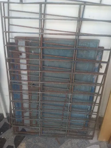 Vendo 4 grandes de ferro 1,33x90cm