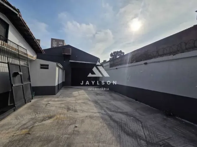 Galpão com 700 m² no Engenho de Dentro