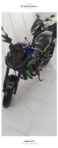 Mt-09 com manual e chave reserva com cano de escape original e o esportivo manutenção ok