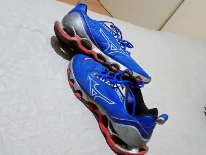 Mizuno azul com vermelho