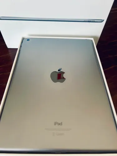 iPad 5ª Geração 128GB Wi-Fi Cinza Espacial - Excelente Estado
