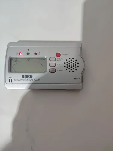 Afinador Korg GA-30 para Guitarra e Baixo - Funcionando
