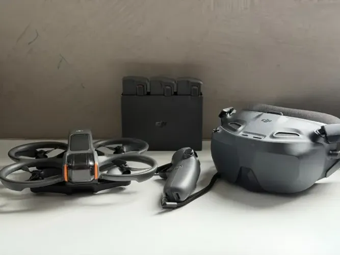 Drone DJI Avata 2 Fly Smart Combo - Goggles N3 RC Motion e 3 Baterias