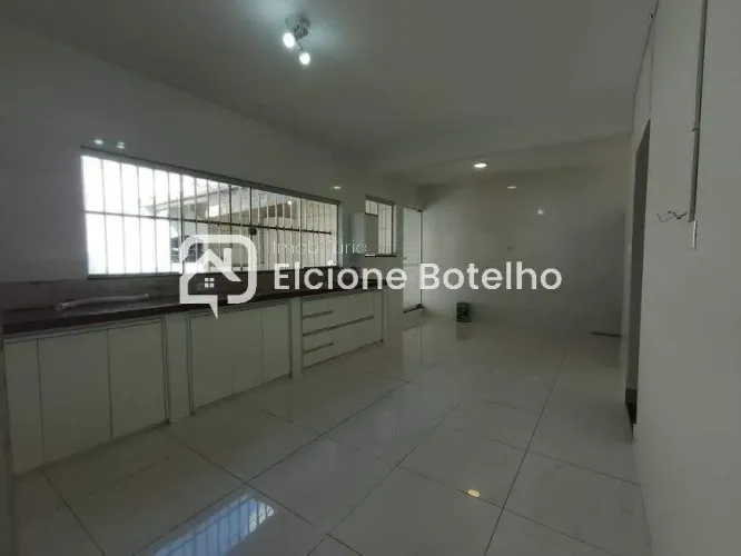 Casa para Alugar em Uberlândia - 3 Quartos (1 Suíte) no Bairro Tabajaras