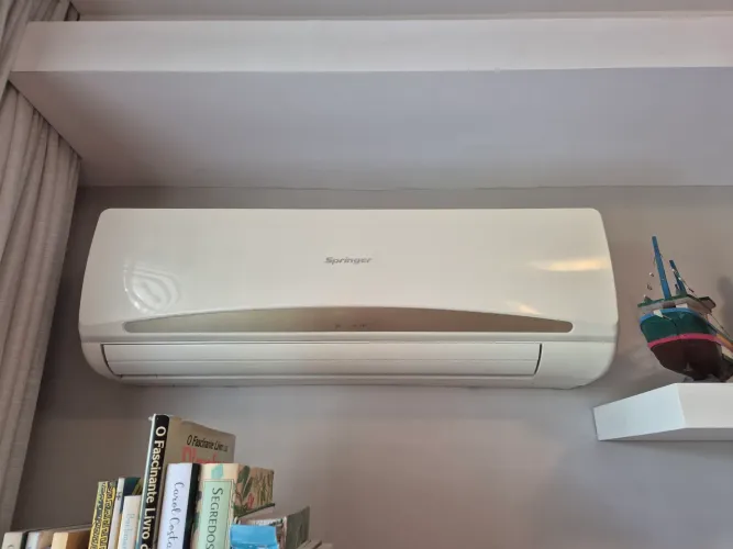 Vendo ar condicionado usado Split Springer, convencional, 12.000BTU, frio, 220V