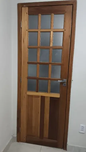 Portas em madeira maciça