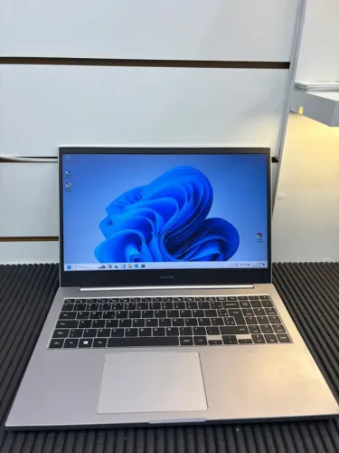 Notebook - Samsung i5 10° Geração- 8 GB RAM - 128 SSD