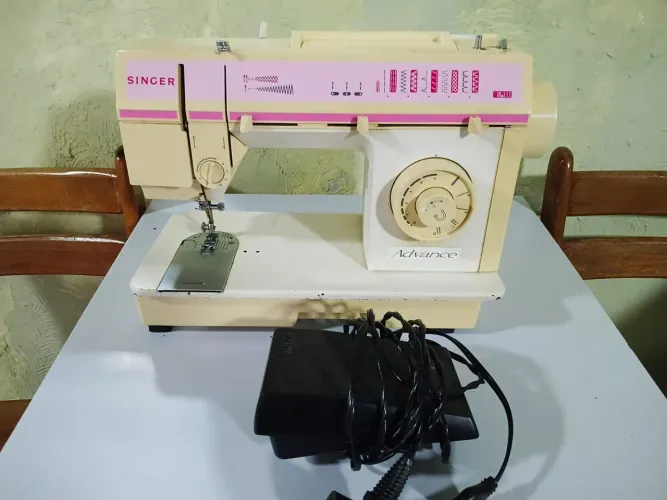 Máquina de costura Singer 5610C Com Pedal (O ponto está falhando)