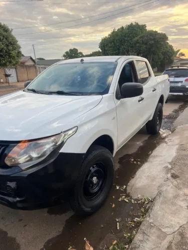 Mitsubishi L200 Triton Sport GLX 2.4 CD Diesel Mec. 2020