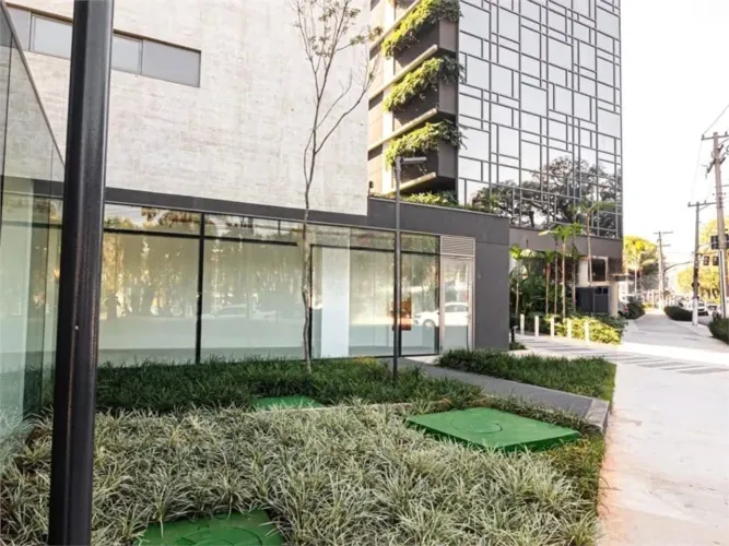 Loja na Rua Itapé-acu, 151 131 m²