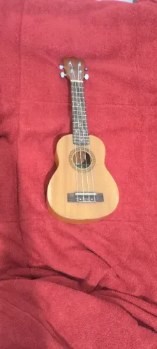 Ukulele Soprano Shelby pouco usado perfeito estado (com capa)