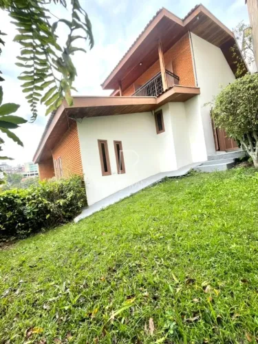 Linda Casa no JD Quisisana com 3 quartos