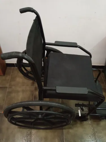 Cadeira de rodas / cadeira de banho 