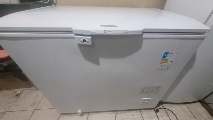 Freezer Horizontal Electrolux H330 314L 127V - Único Dono (Excelente Estado)