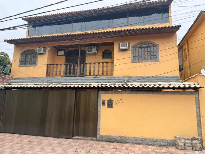 Alugo Casa em VILA VALQUEIRE ótima localização