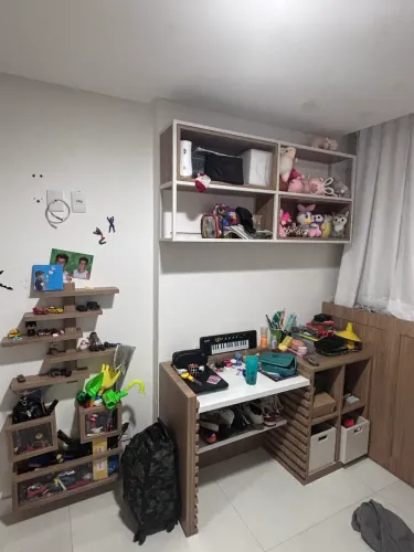 Escrivaninha de meninos