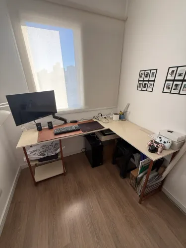 Mesa em L estilo industrial (pouco usada e em boas condições)