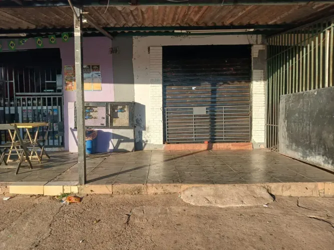 Imóvel comercial com 2lojas e 3kitnet QD604
