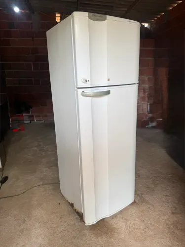 Geladeira Electrolux 2 portas 100%
