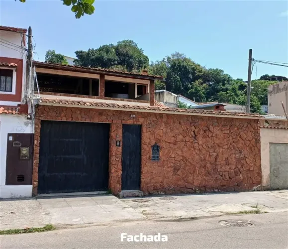 Casa 4 quartos, sendo 1 suíte