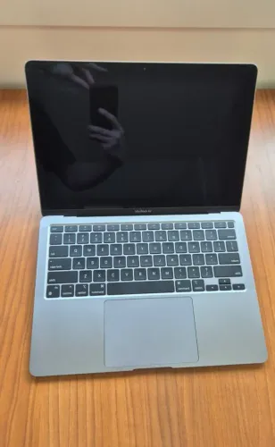 Macbook Air M1 2020 - 13 Polegadas - Cinza 8GB de RAM com 256GB SSD