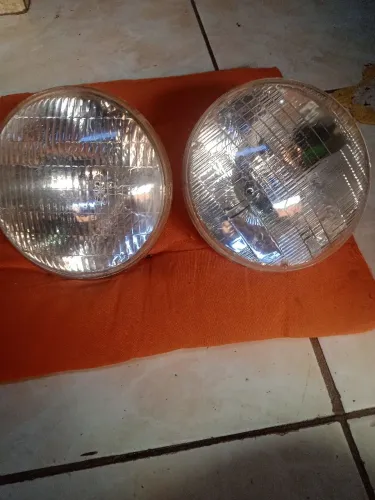 Está a venda o par de Farol do opala 79