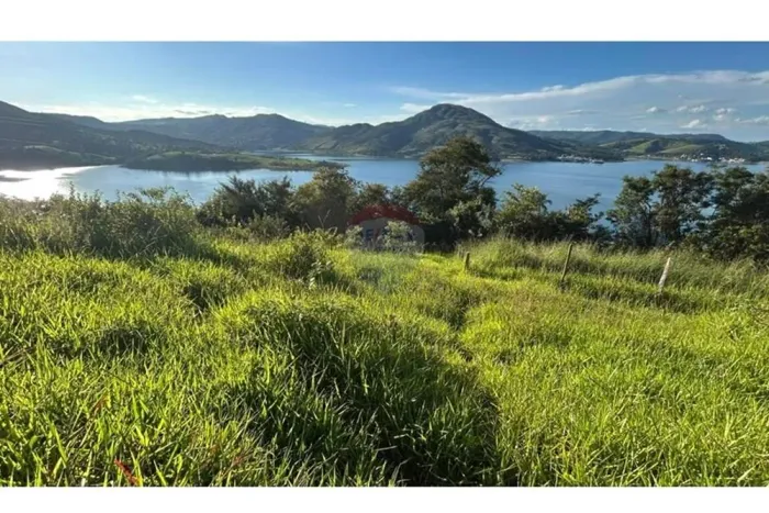 Chácara de 20 mil m2 a 5 minutos do engenho de serra em Capitólio, MG